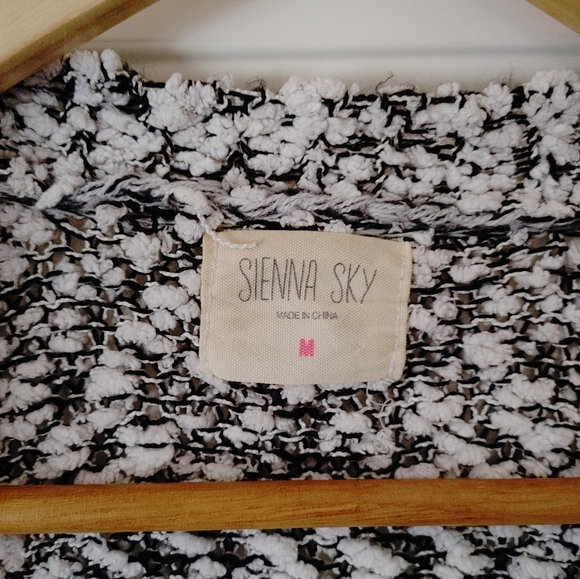 Sienna Sky Black & White Popcorn Knit Slouchy Cardigan ~ Size M - Picture 3 of 8